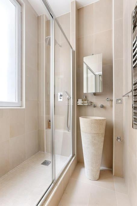 Invalides Pont Alexandre Iii Luxury 2br Appartement
